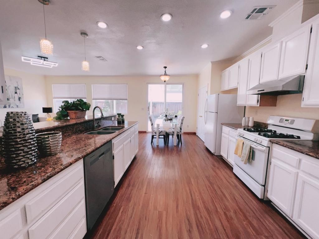 Photo of 19 Quartz Court Ct, Pittsburg, CA 94565 (MLS # 41121131)