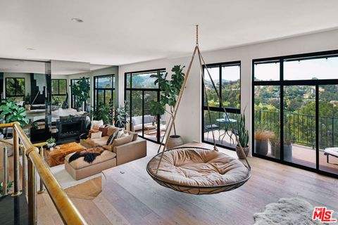 Photo of 4661 Bedel Street, Woodland Hills, CA 91364 (MLS # 26657105)