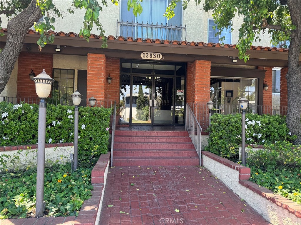 12830 Burbank BLVD 307, Valley Village CA 91607