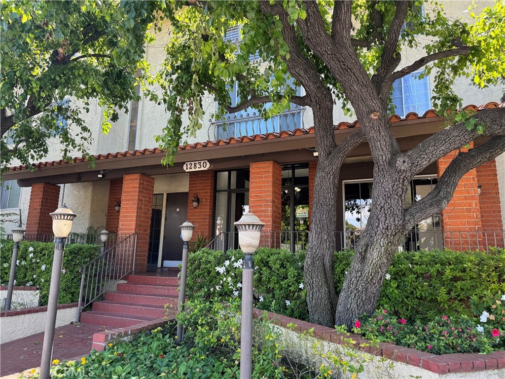 12830 Burbank 307