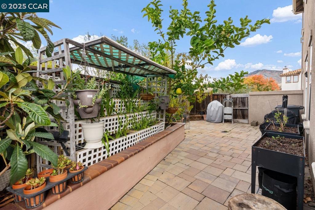 CRYSTYL RANCH - Residential