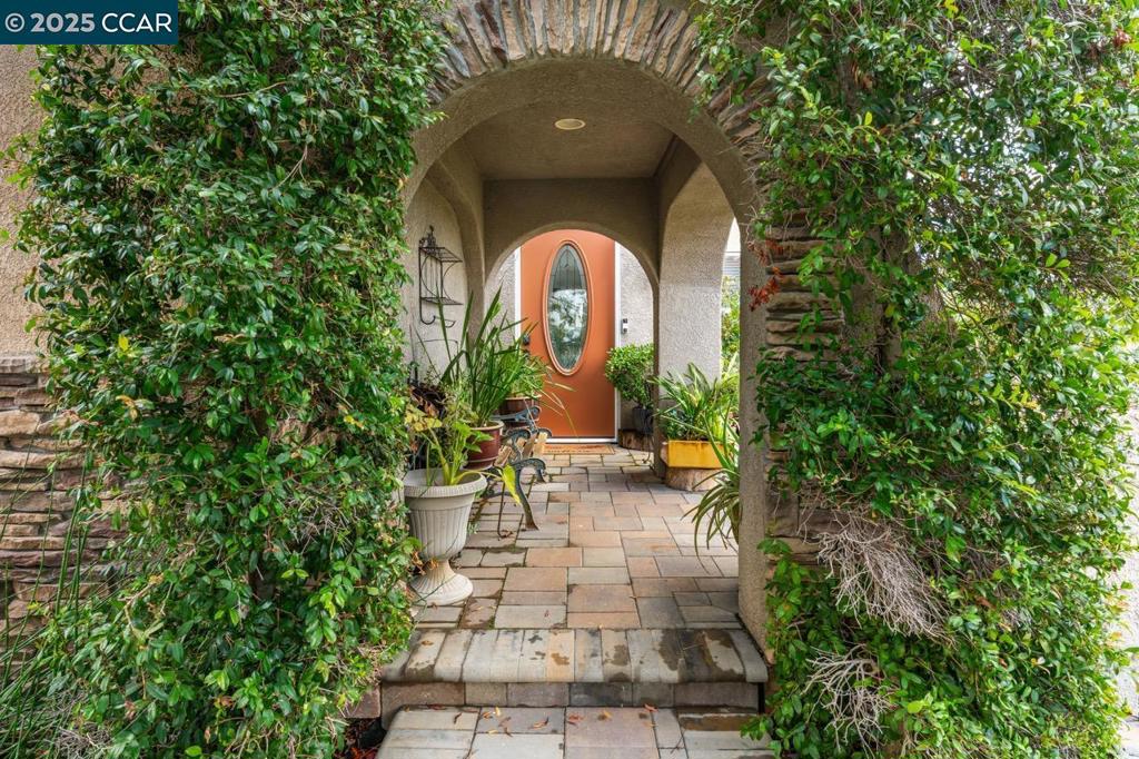 CRYSTYL RANCH - Residential