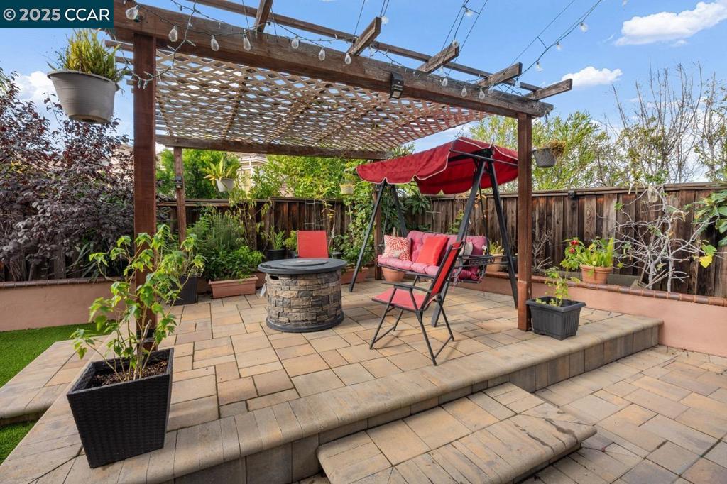 CRYSTYL RANCH - Residential