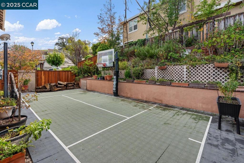 CRYSTYL RANCH - Residential