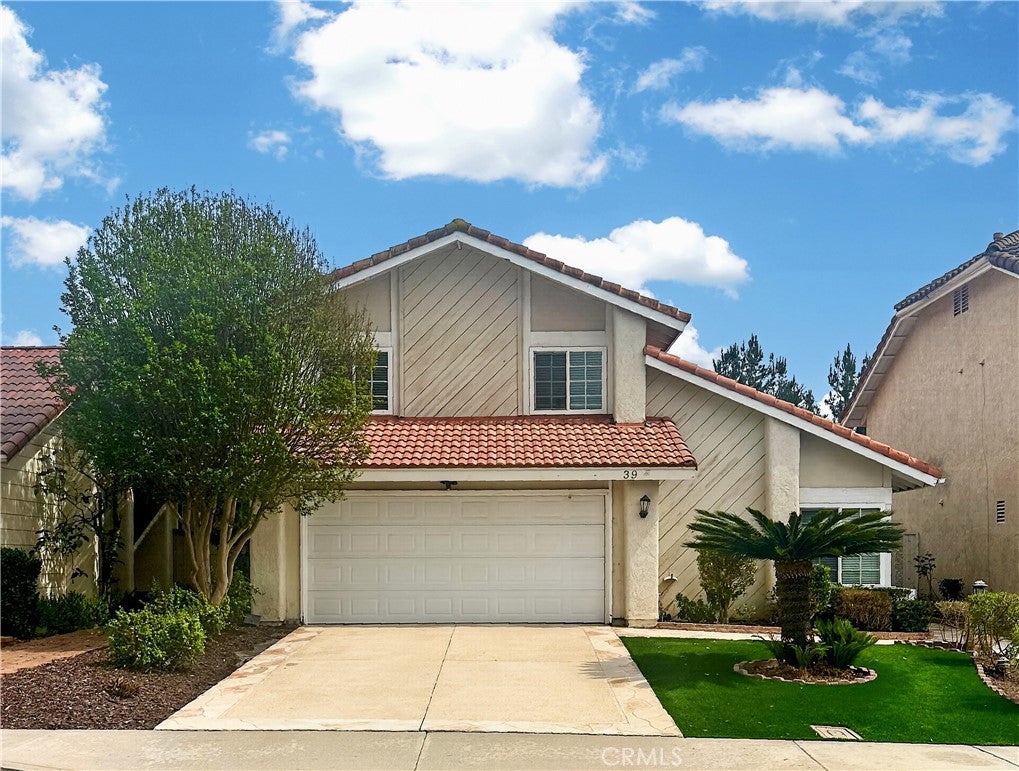 Photo of 39 Diamante, Irvine, CA 92620 (MLS # OC26076150)