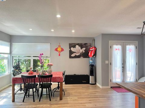Photo of 946 N Idaho St, San Mateo, CA 94401 (MLS # 41114800)