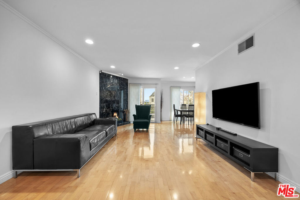 1515 S Beverly Drive 202
