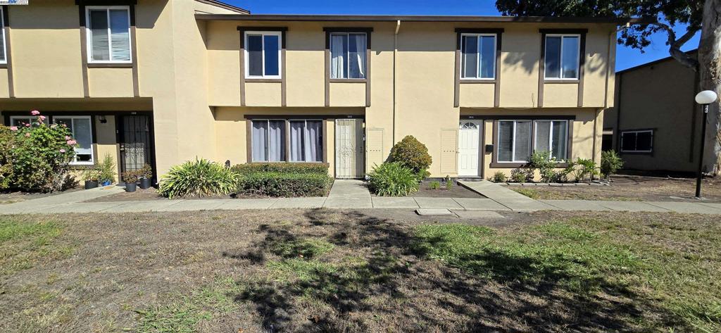 Bring your vision! This Glen Eden townhome is a solid canvas with great bones—ideal for a first-time buyer or investor. The 2-story layout features a spacious living/dining area, in-unit laundry, and a private patio with direct access to covered parking. South Hayward location near Mt. Eden Park, Chabot College, Costco, highways 92/880, and the San Mateo Bridge.