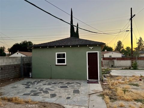 Photo of 821 1/2 Lombard Drive, Redlands, CA 92374 (MLS # PW25150839)