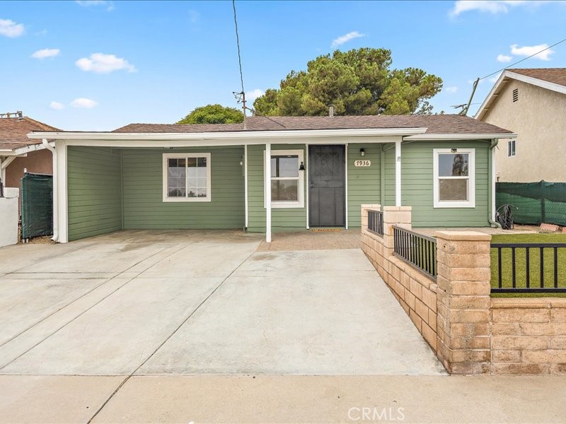 This is a must see very cozy 3 bedroom 2 bath home. Centrally located near all conveniences such as but not limited to shopping, schools and between two major freeways, the I-10 and I-210 freeways. Home has been nicely maintained with brand new exterior paint as well as interior.