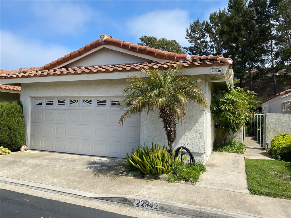 Properties 1 22942 Via Cruz
