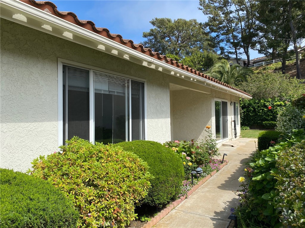 Properties 2 22942 Via Cruz