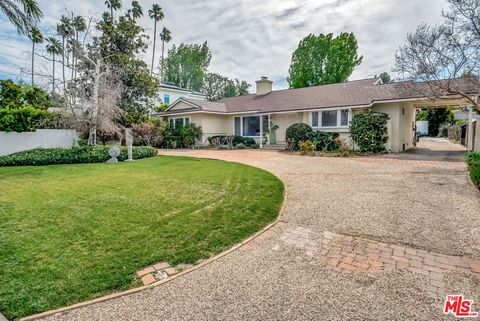 Photo of 19732 Henshaw Street, Woodland Hills, CA 91356 (MLS # 26668971)