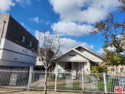 Photo of 1147 S Ardmore Avenue, Los Angeles, CA 90006 (MLS # 26648523)