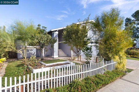 Photo of 2225 Sierra Ct, Concord, CA 94518 (MLS # 41148324)
