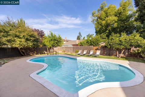 Photo of 2225 Sierra Ct, Concord, CA 94518 (MLS # 41148324)