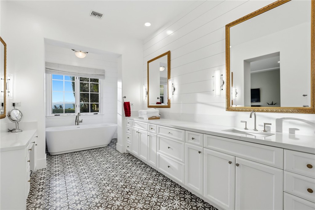 Calabasas, California, 91302, United States, 5 Bedrooms Bedrooms, ,6 BathroomsBathrooms,Residential,Active,2045696