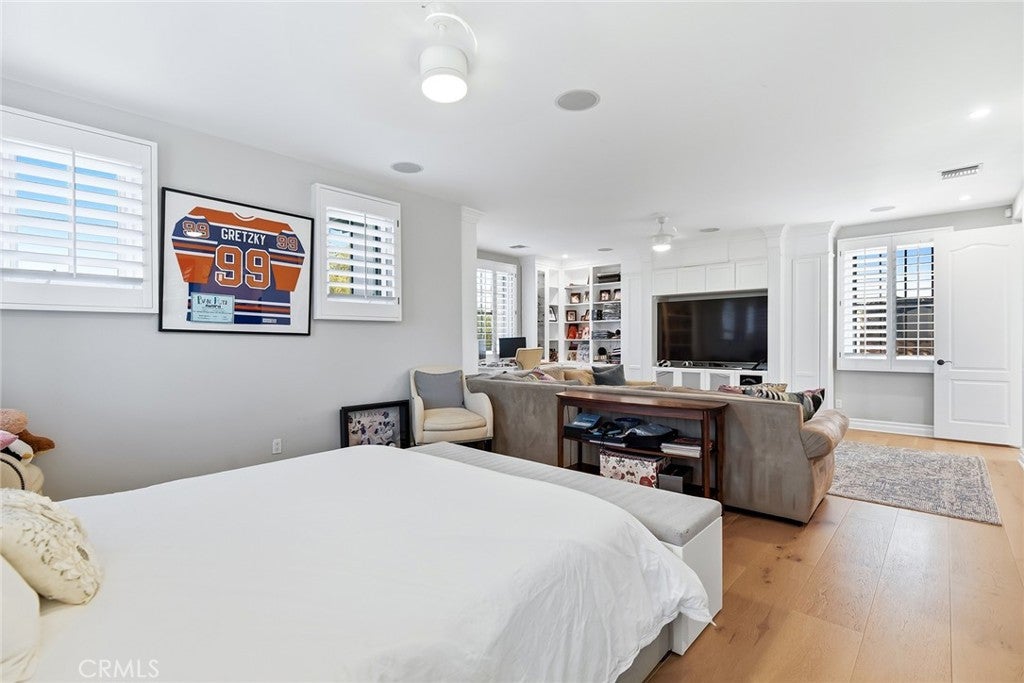 Calabasas, California, 91302, United States, 5 Bedrooms Bedrooms, ,6 BathroomsBathrooms,Residential,Active,2045696