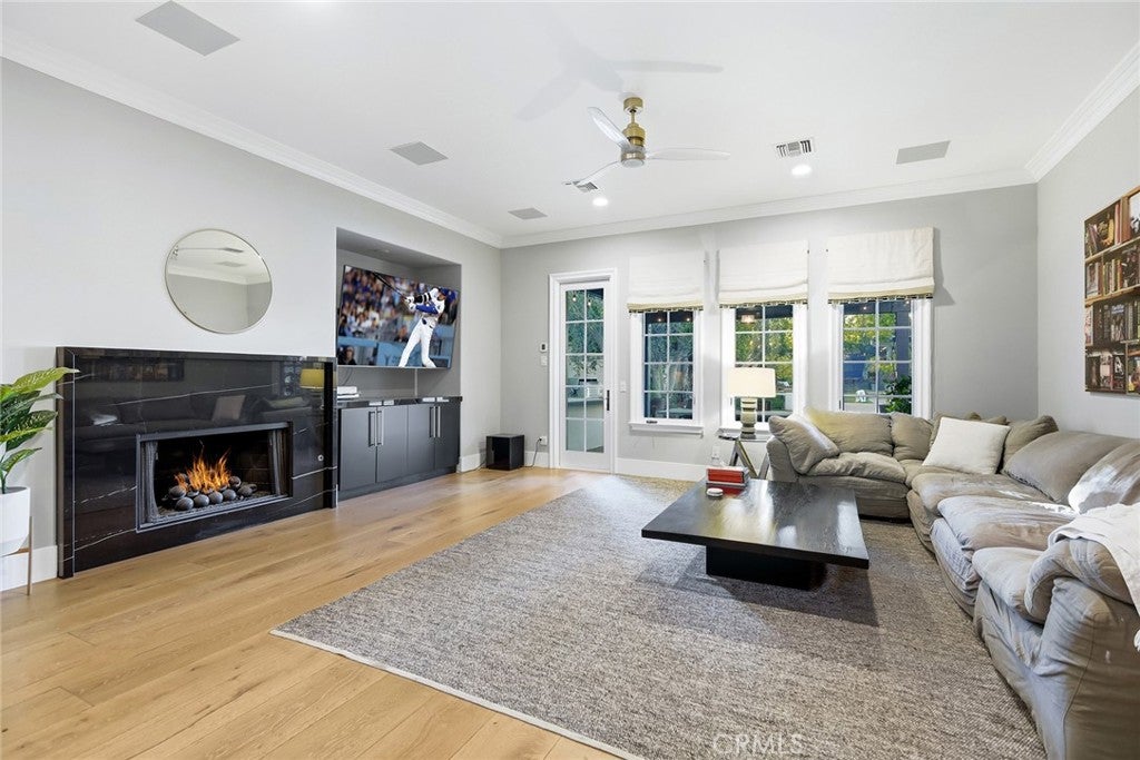 Calabasas, California, 91302, United States, 5 Bedrooms Bedrooms, ,6 BathroomsBathrooms,Residential,Active,2045696