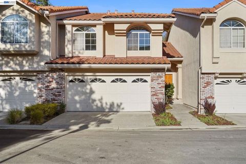Photo of 493 S Clovercrest Ln Ln, San Ramon, CA 94582 (MLS # 41128147)