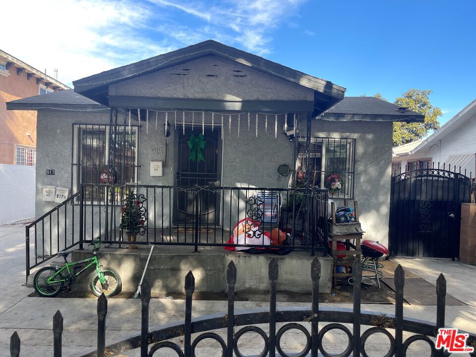 915 E 76th Place