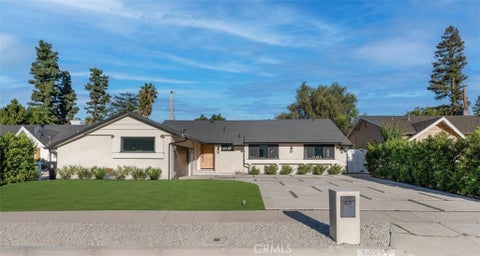 Photo of 5722 Le Sage Avenue, Woodland Hills, CA 91367 (MLS # SR26210463)