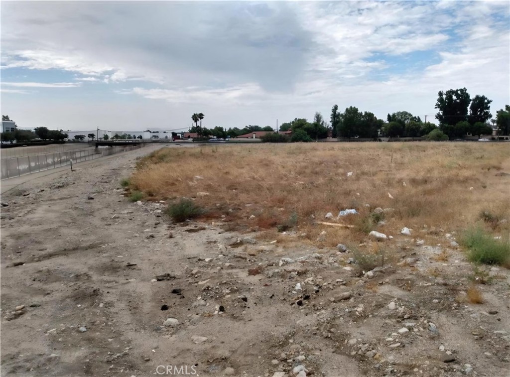 8825 Vineyard Avenue