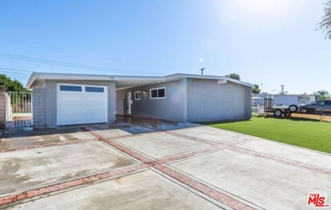 Photo of 526 W Ash Avenue, Fullerton, CA 92832 (MLS # 26656553)