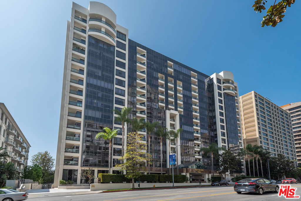 Ultra luxurious 2800+ sq ft unit with panoramic ocean jetliner views from every room. South facing unit with rare 3+4 layout and dual Primary bedroom suites. Top of the line chefs kitchen will Miele/Subzero appliances, built in espresso machine, and island/breakfast area. Estate quality furniture is built into the unit. Smart home with full automation including TV, Audio, Shades, HVAC, Lighting etc... Master features wrap around city ocean views, private seating area, his and her closets, luxury bath with soak tub with a mother of pearl surround. Turn key unit with a luxury hotel atmosphere. Building features 24 hour security, valet/side by side parking, swimming pool, spa, and recreation room.