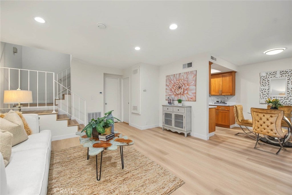 1476 Forest Glen 12