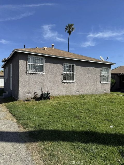Photo of 713 E Cocoa ST, Compton, CA 90221 (MLS # RS26115280)