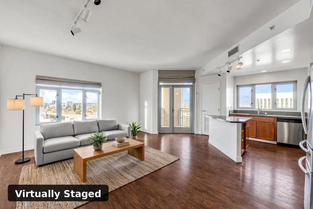 175 W Saint James Street 1308