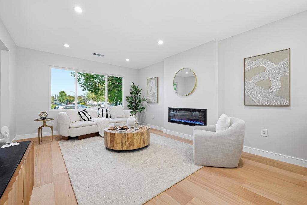 1594 Inverness Circle