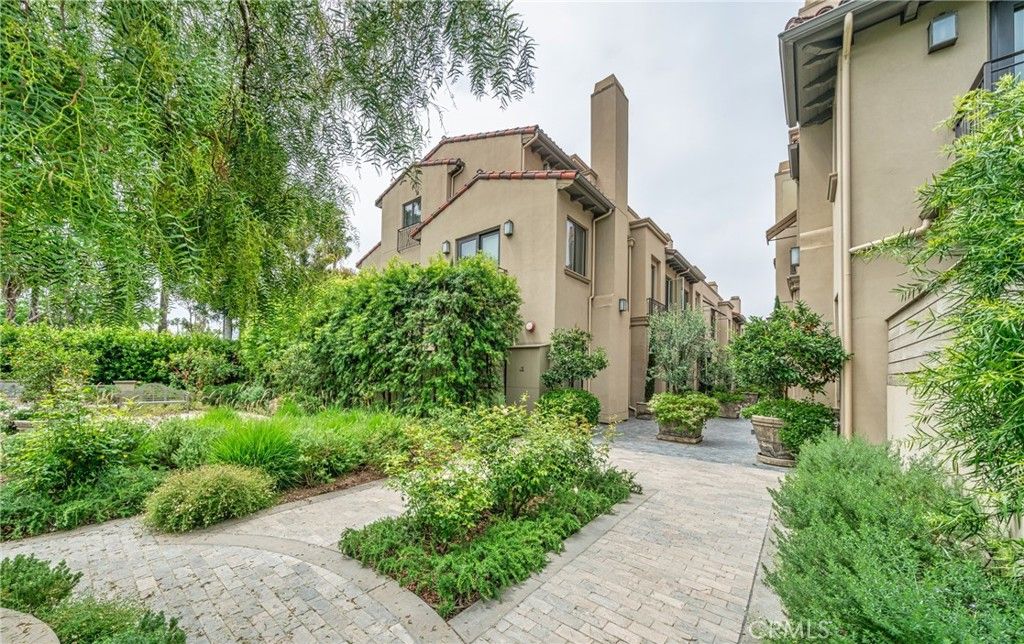 Photo of 823 S Bundy Drive #110, Los Angeles, CA 90049 (MLS # AR25137510)