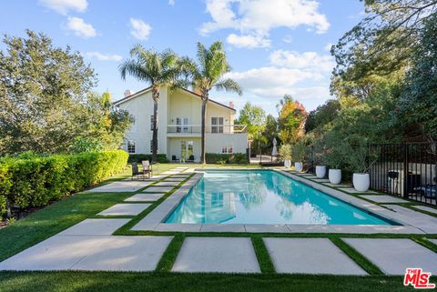 Photo of 22241 Alizondo Drive, Woodland Hills, CA 91364 (MLS # 26660161)