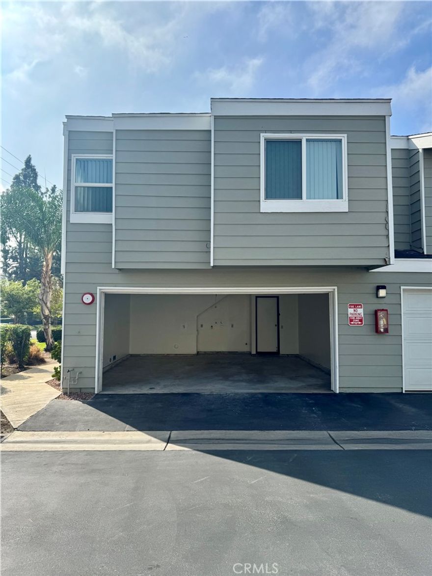 TOWNHOUSE FOR LEASE IN ONTARIO FEATURES 2 STORY 3 BEDROOMS, 3 BATHROOMS, 2 CAR ATTACHED GARAGE, 1475 SQ FT, FIREPLACE, GAS COOKING, CENTRAL AC, FORCED HEATING, CEILING FANS, DISHWASHER, MICROWAVE, SMALL PATIO, COMMUNITY POOL/SPA.