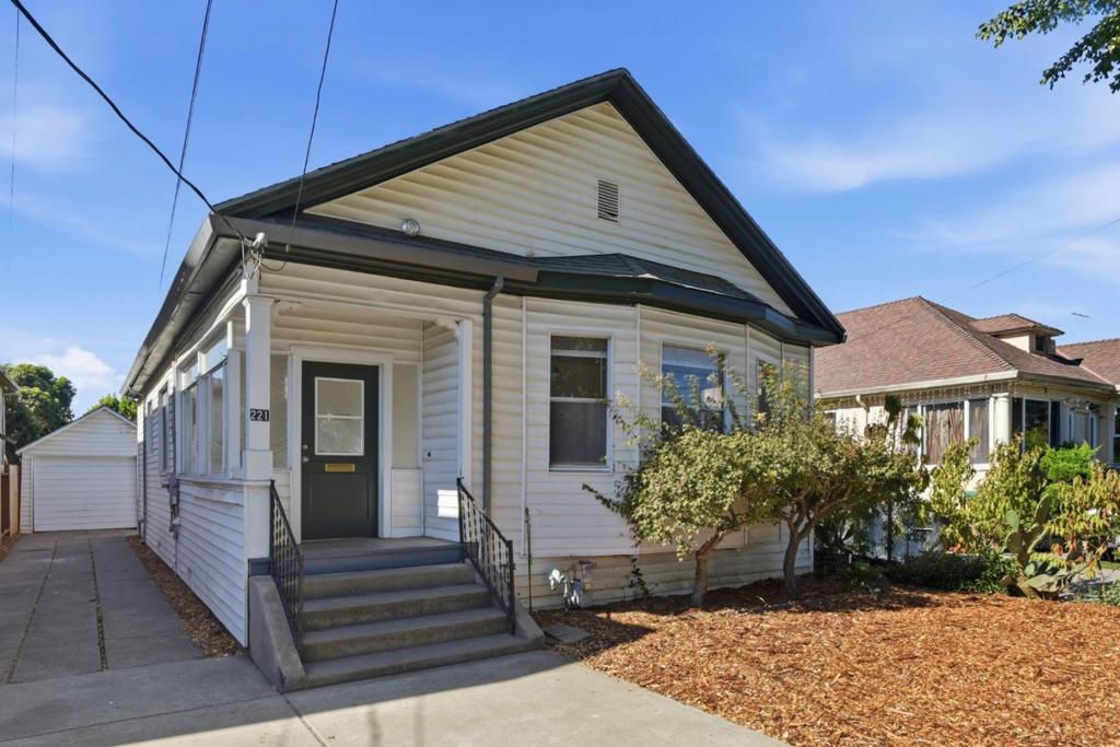 221 N Delaware Street