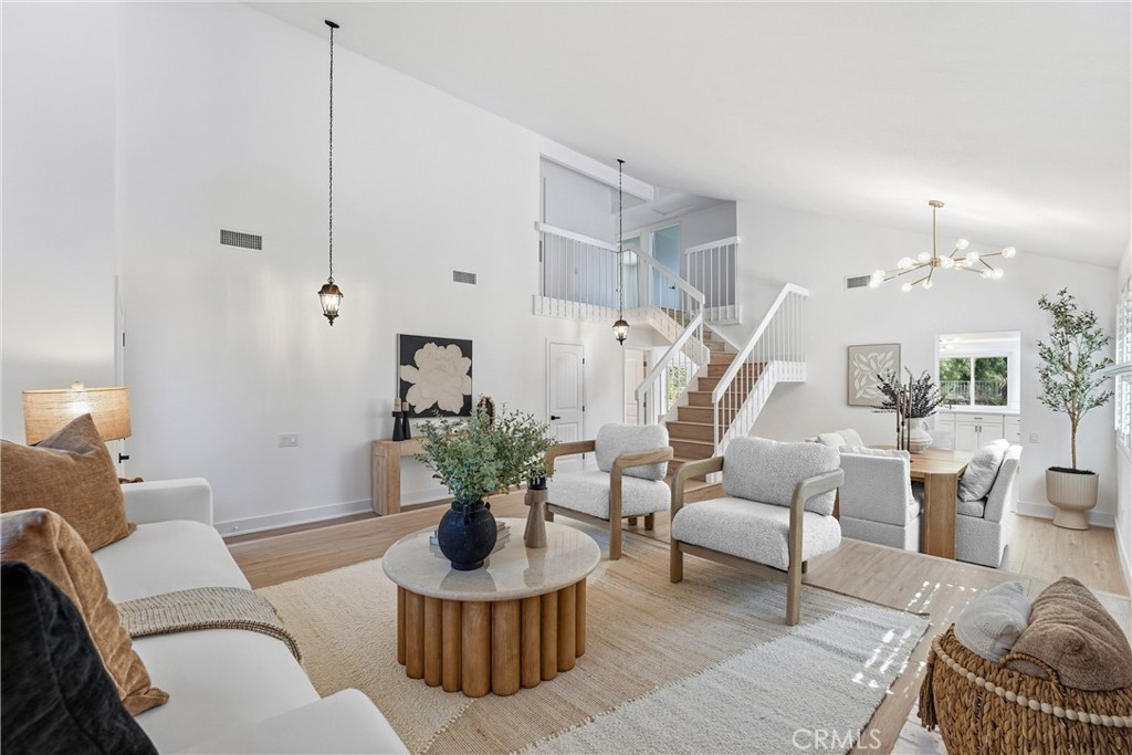 24132 Via Santa Clara