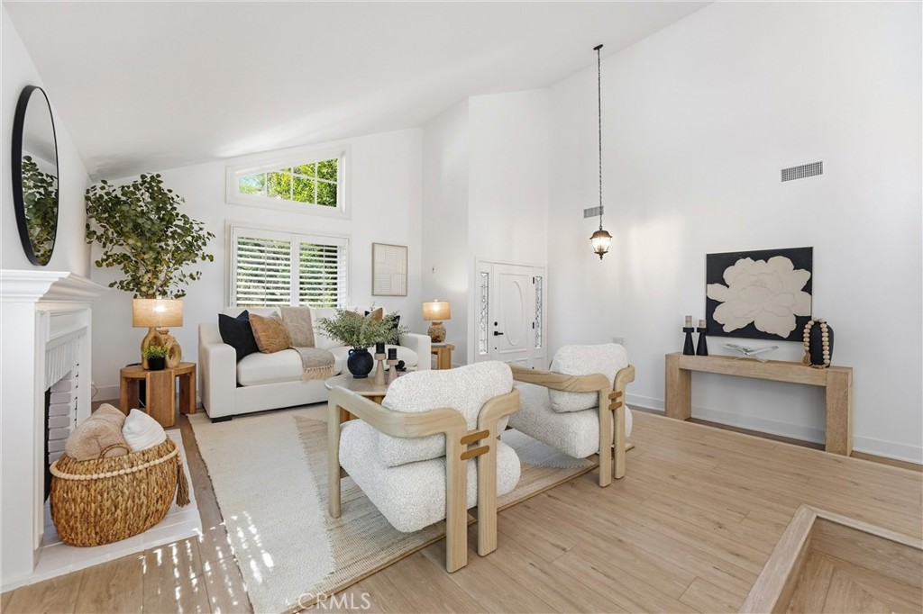 24132 Via Santa Clara