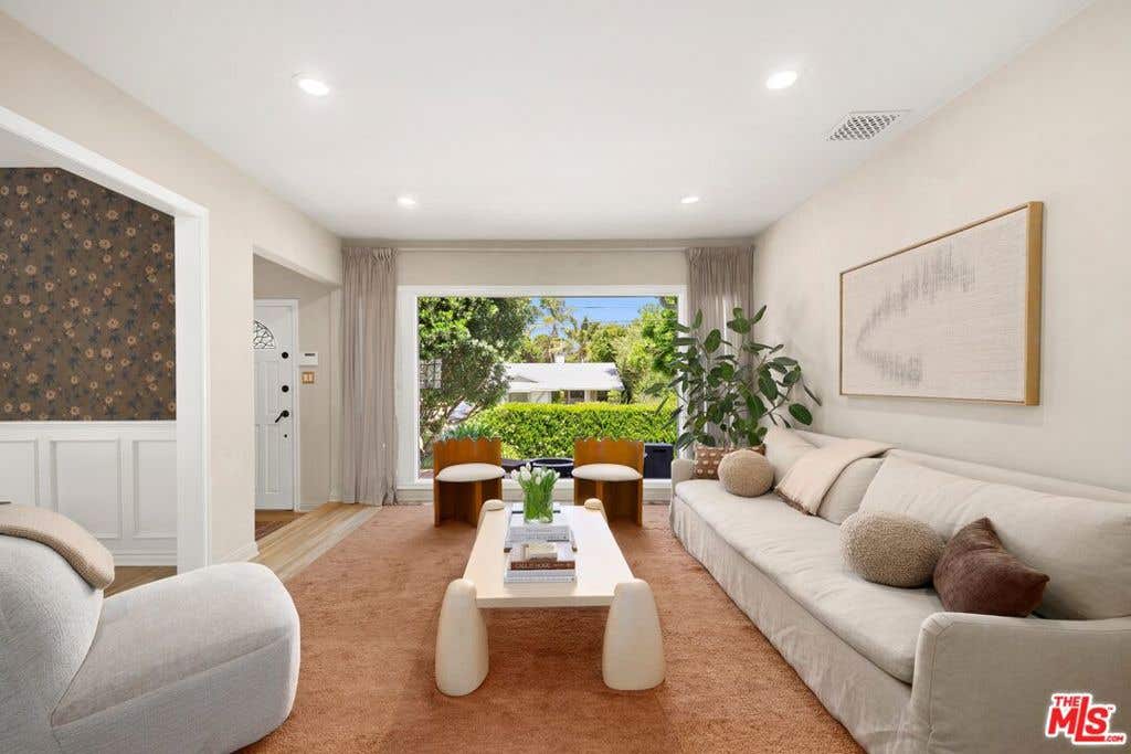 Photo of 14640 Tustin Street, Sherman Oaks, CA 91403 (MLS # 26827569)