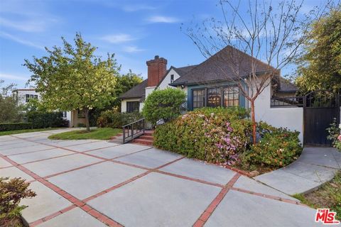 Photo of 563 Wilcox Avenue, Los Angeles, CA 90004 (MLS # 26668333)