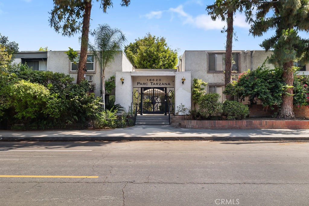 Welcome to this beautifully maintained 2 bed, 2 bath condo in the heart of Tarzana! This inviting home is nestled within a well-maintained complex. Step inside to find a bright and airy living space with an open floor plan, perfect for relaxing or entertaining. The spacious bedrooms offer ample closet space, while the private balcony/patio provides a perfect spot to unwind. This well-maintained community boasts a sparkling swimming pool and fitness center to enjoy. Conveniently located near shopping, dining, parks, and public transportation, with easy access to the 101 Freeway.