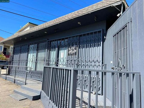 Photo of 2818 2818 Macarthur Blvd Blvd, Oakland, CA 94602 (MLS # 41122780)