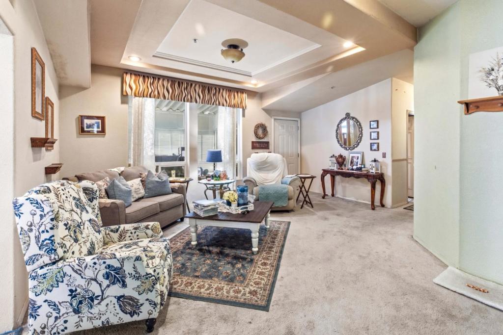13334 Mira Loma 284