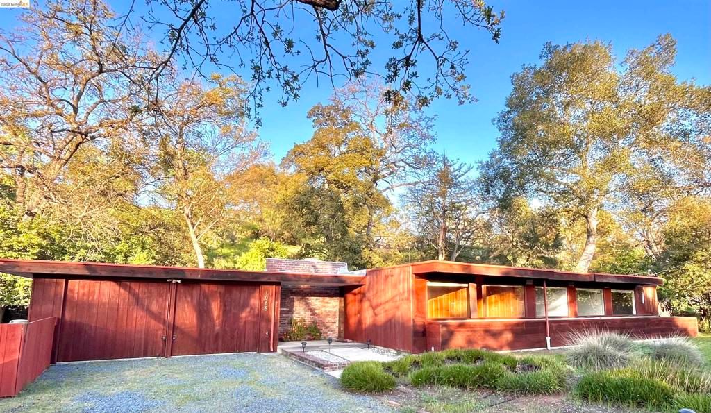 Photo of 1066 Hacienda Dr Dr, Walnut Creek, CA 94598 (MLS # 41126804)