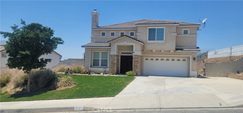 Very spacious house in a very peaceful and quiet neighborhood near fwy and shopping centers. Just keep in mind we do background checks and credit check.
