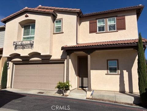 Photo of 23201 W Canterbury Way, West Hills, CA 91307 (MLS # SR26057166)