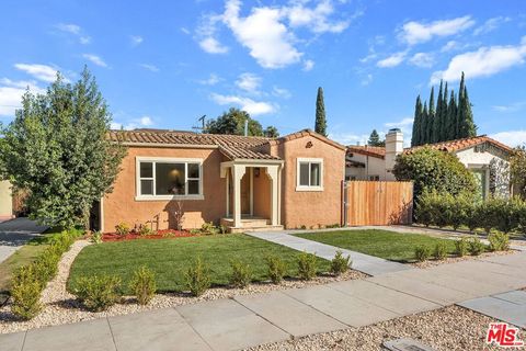 Photo of 4045 Brunswick Avenue, Los Angeles, CA 90039 (MLS # 25627141)