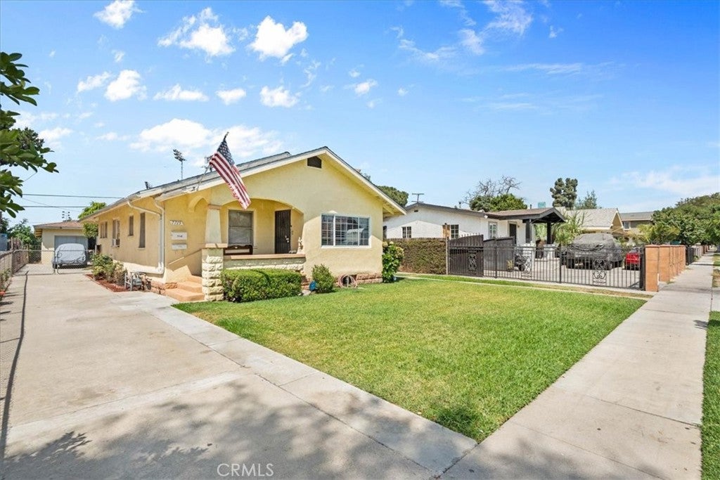 7715 Whitsett