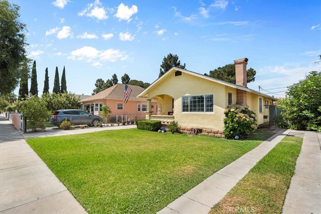 7715 Whitsett